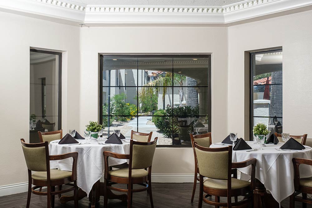 Main dining room at Fellowship Square Phoenix retirement community