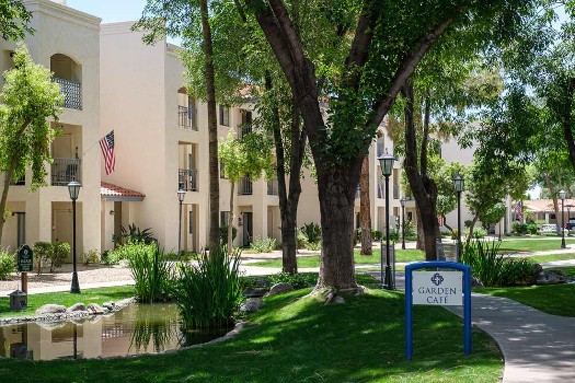 Photo of courtyard & koi pond at Fellowship Square Senior Living