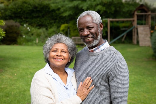 Photo of senior couple in the courtyard of Fellowship Square Senior Living