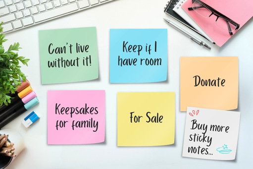 Photo of a desk with sticky notes for moving into an independent living community in Arizona