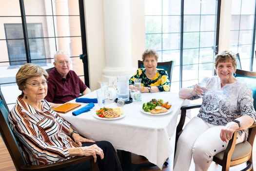Dining at Fellowship Square Retirement Community in Surprise